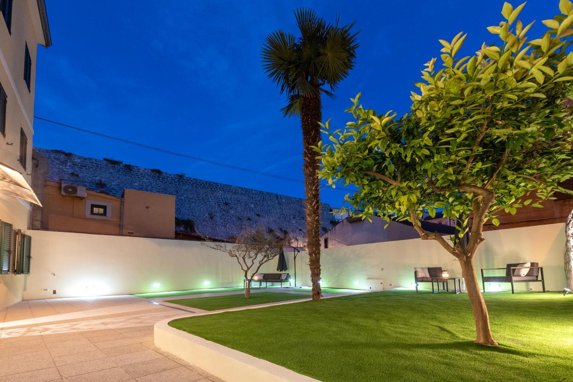 Apartment Teuta Garden Luxury Split